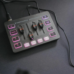 Four-Channel Usb Live Broadcast Audio Mixer Interface, Rgb Backlit Portable Sound Card With Phantom Power And Multi Voice Modulation Effects